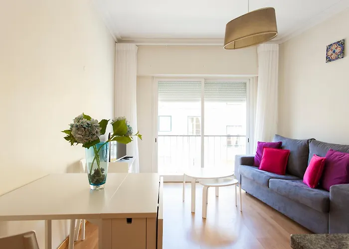 Joivy Bright 2Br Apt With River Views &Balcony In Alfama, Moments From Santa Apolonia Train Station