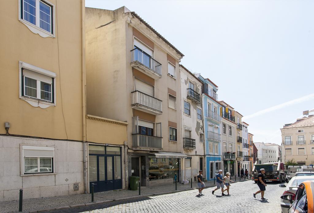 Apartment Joivy Bright 2br Apt With River Views &balcony In Alfama, Moments From Santa Apolonia Train Station Lissabon