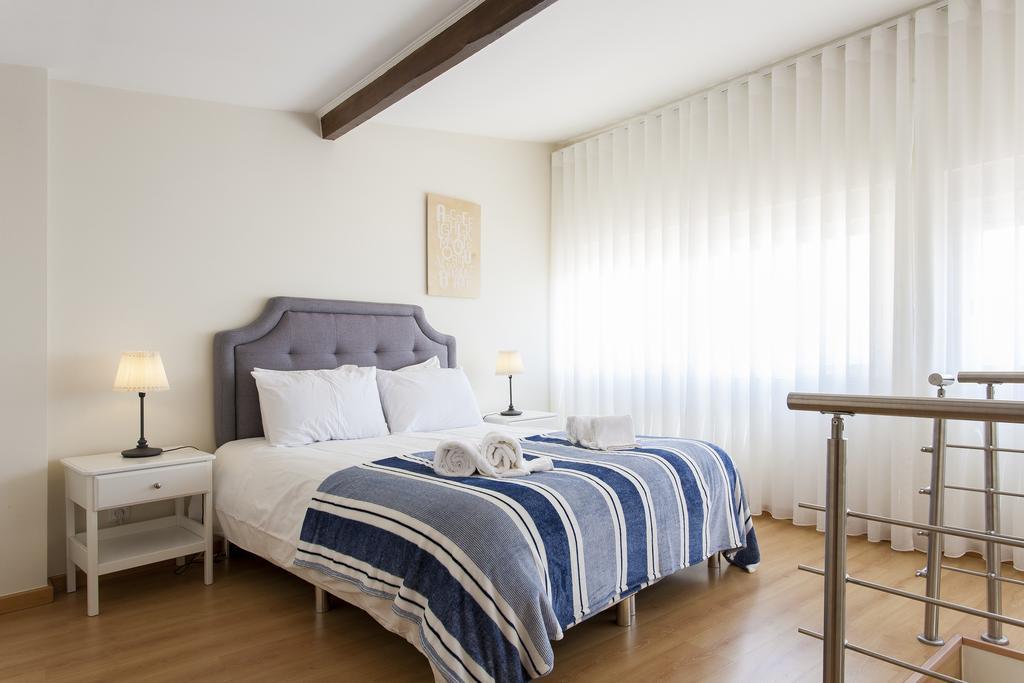 Joivy Bright 2br Apt With River Views &balcony In Alfama, Moments From Santa Apolonia Train Station Apartment Lissabon