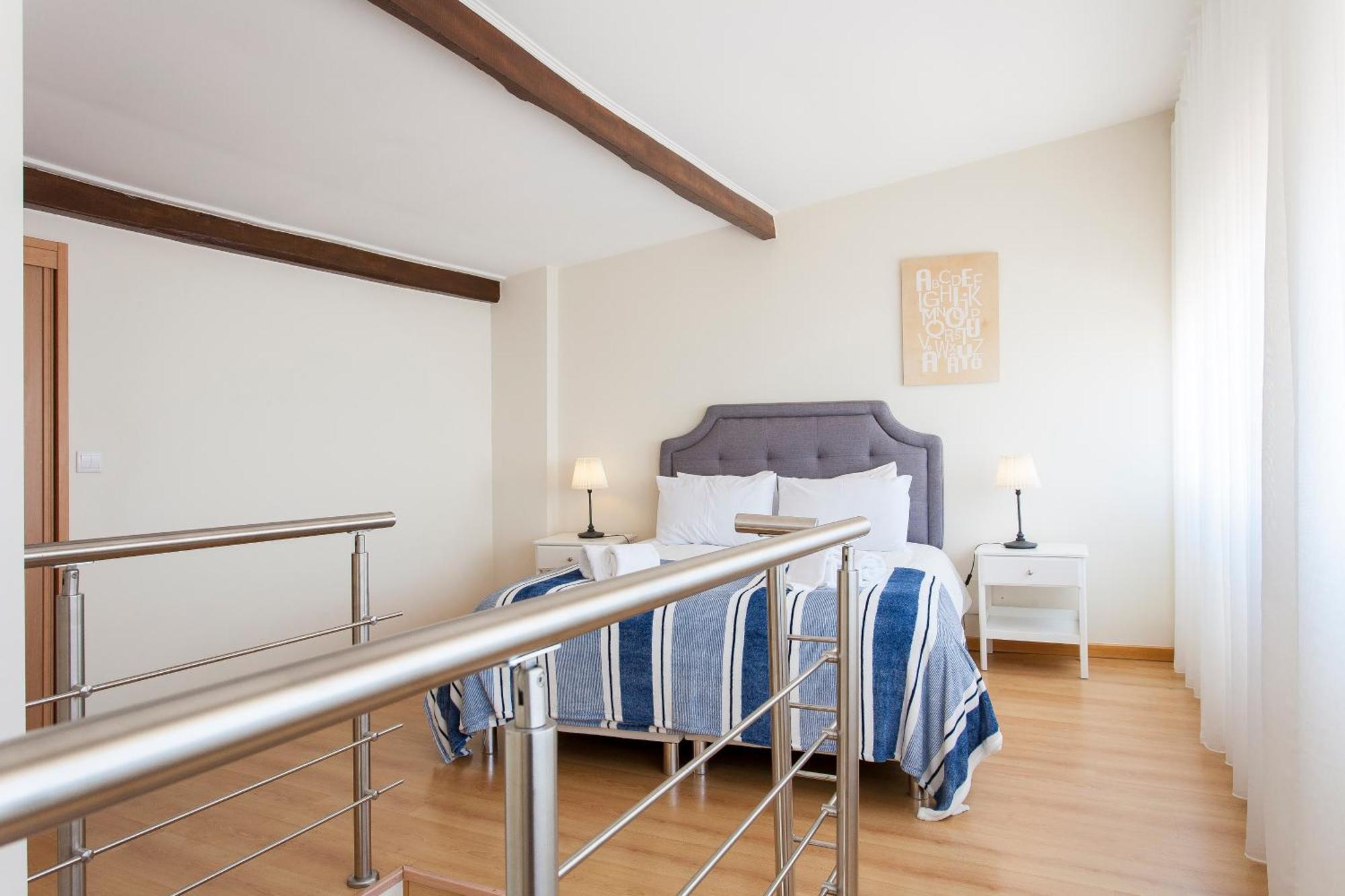 Joivy Bright 2br Apt With River Views &balcony In Alfama, Moments From Santa Apolonia Train Station Lissabon