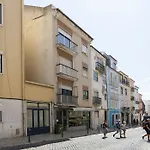 Joivy Bright 2Br Apt With River Views &Balcony In Alfama, Moments From Santa Apolonia Train Station